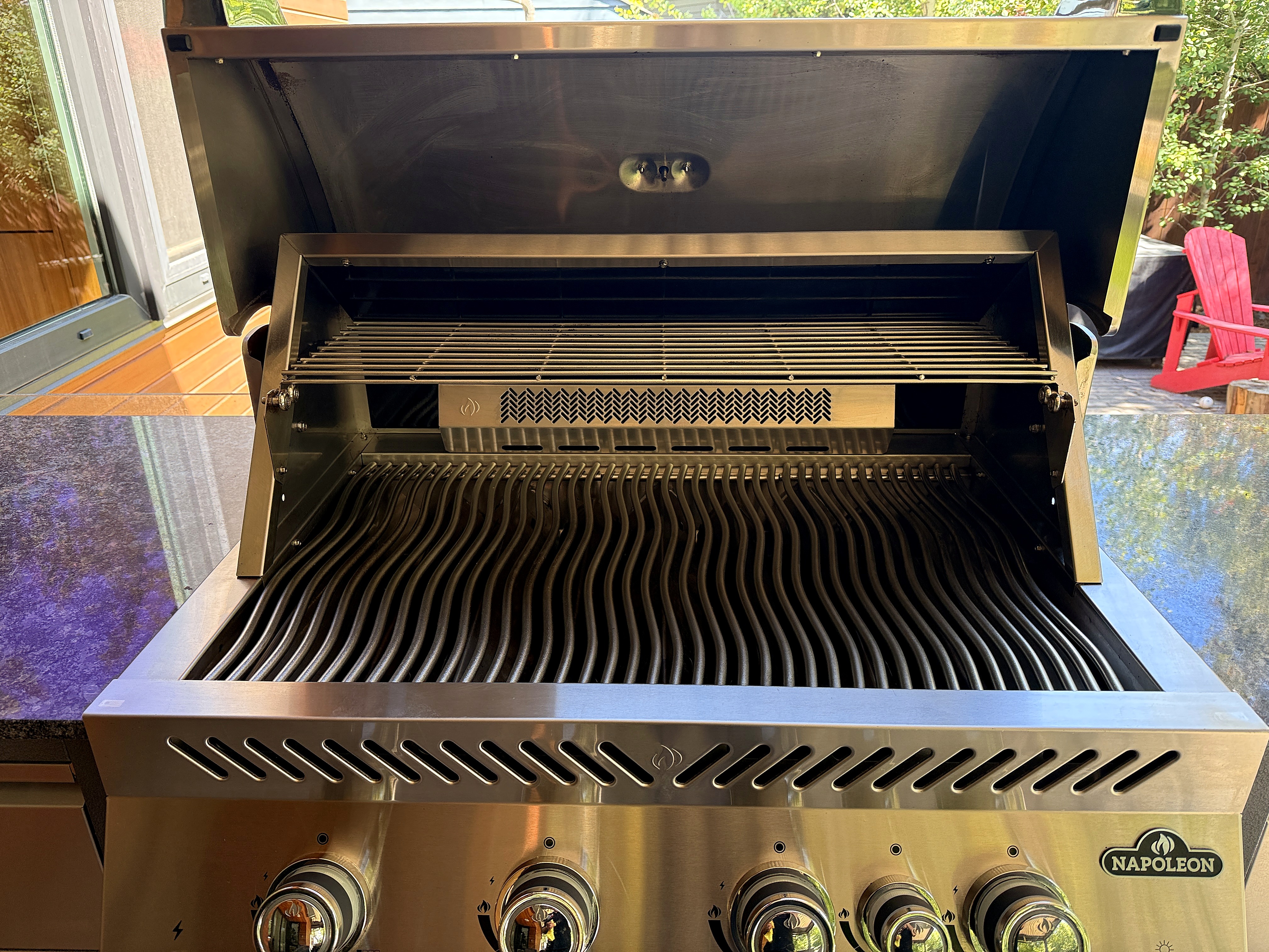Napoleon built-in grill after a professional deep cleaning